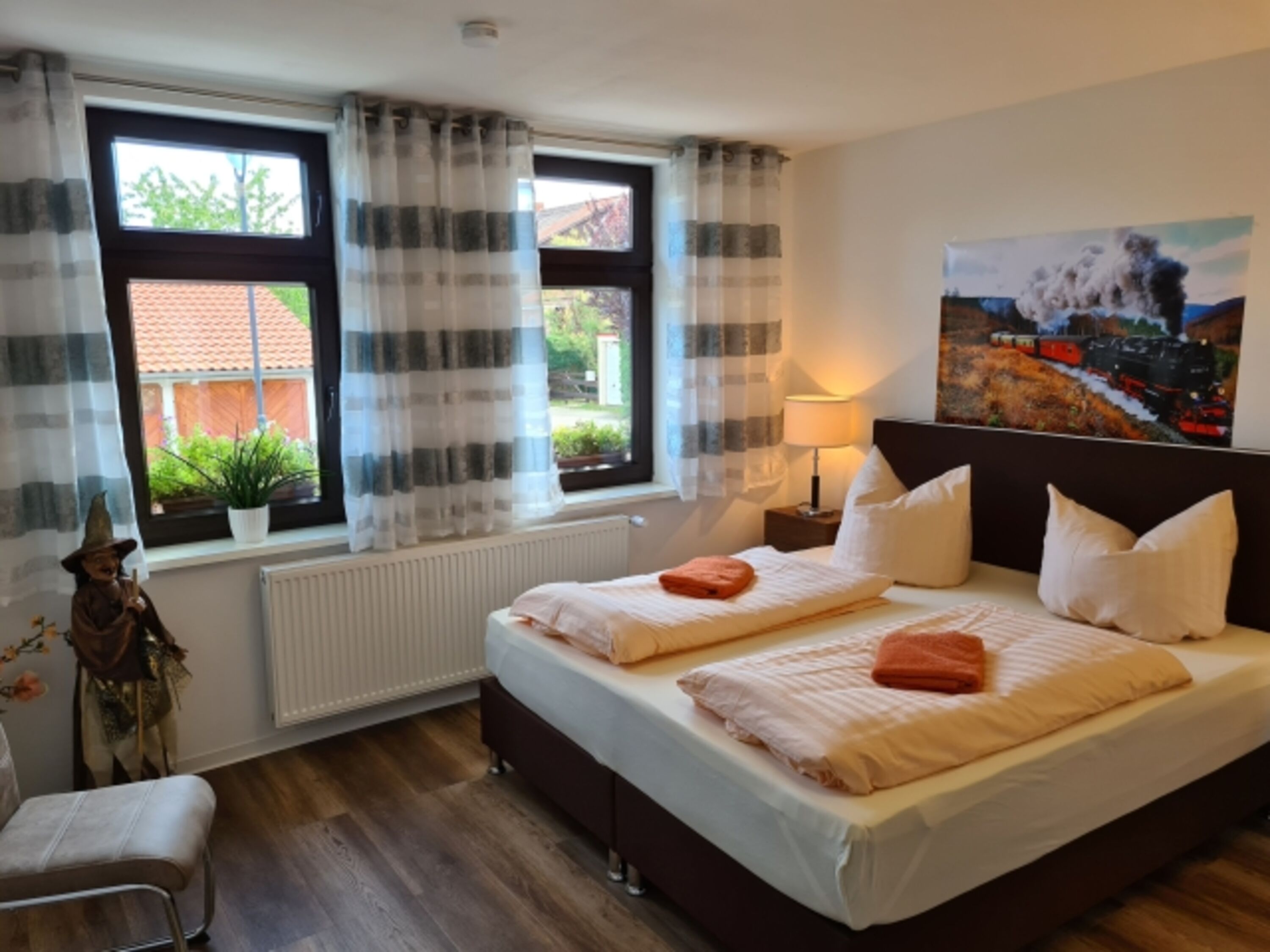 Schlafzimmer 1