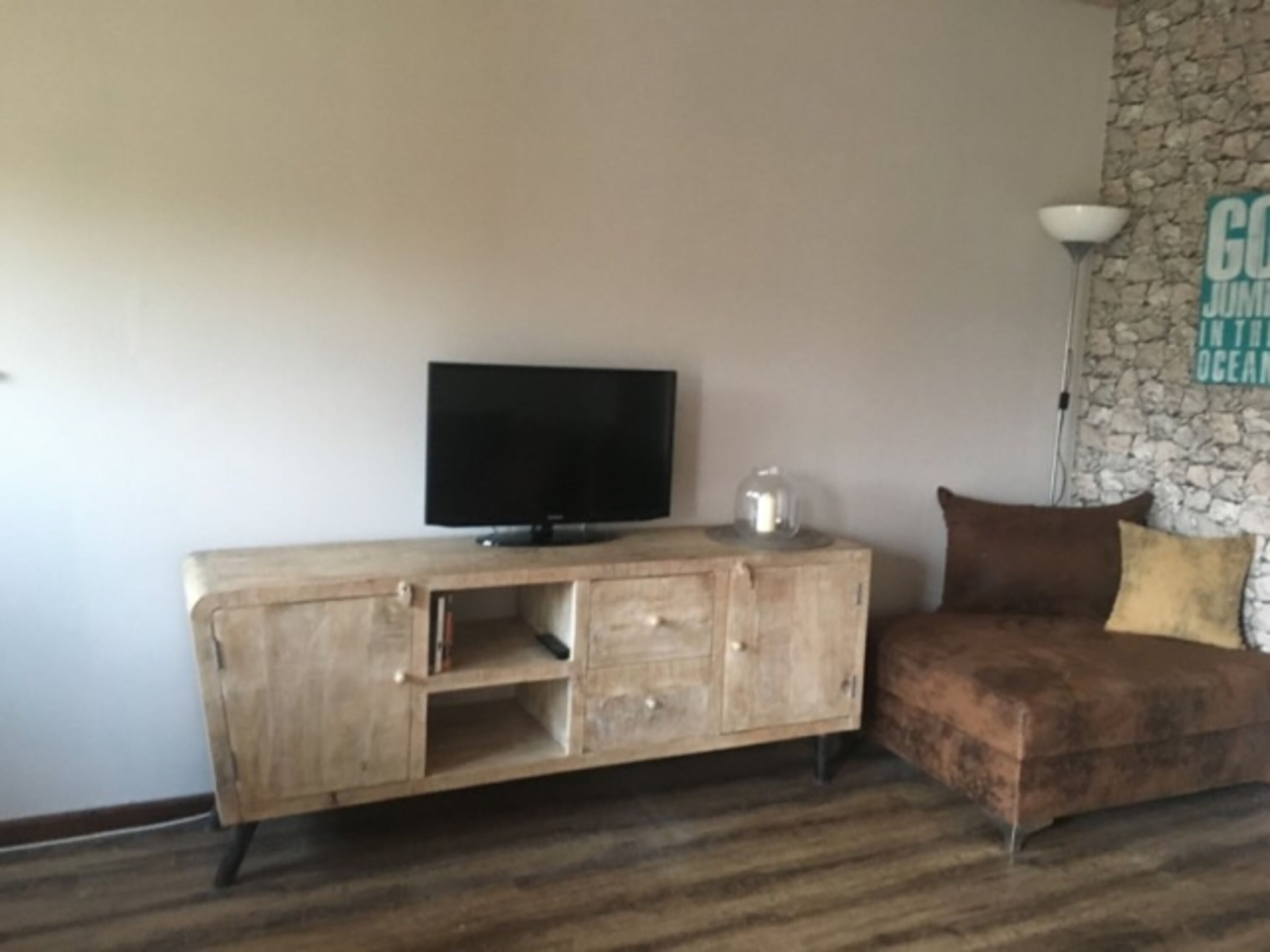 Treibgutmöbel und moderne Fernsicht ;)