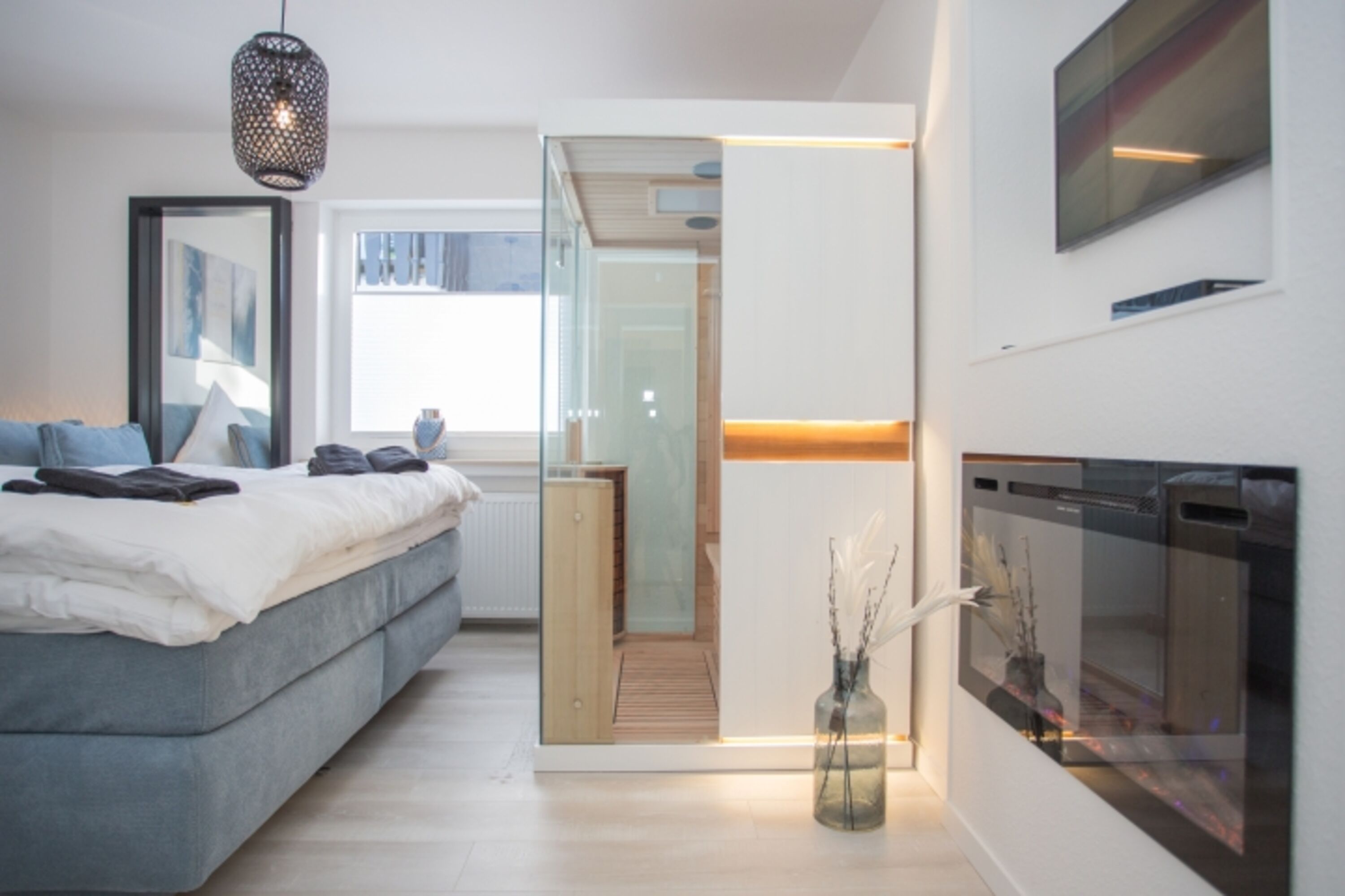Schlafzimmer mit Infrarotsauna u. Elektrokamin
