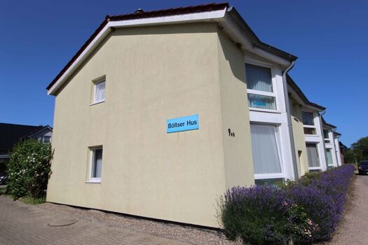 Hausansicht von der Straße aus