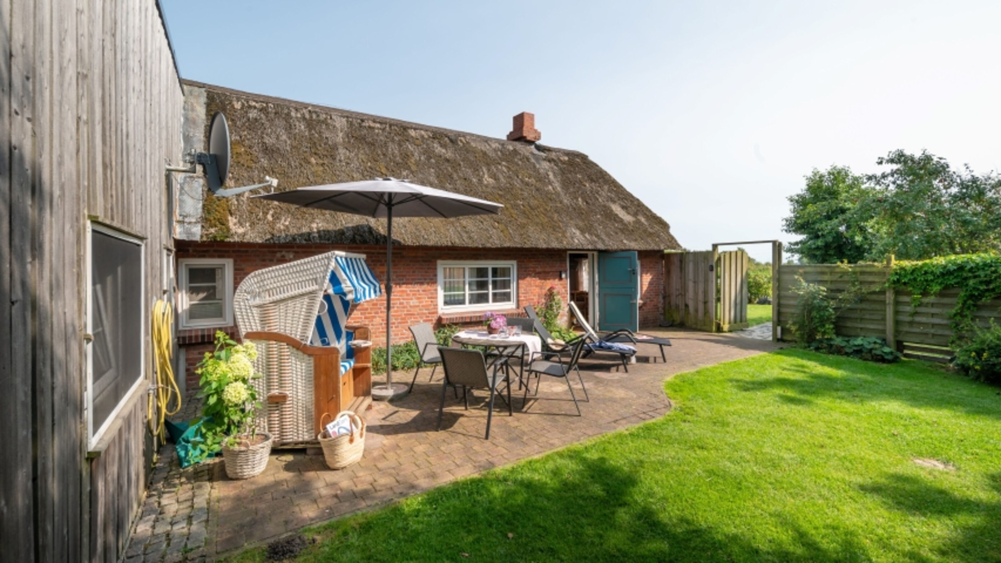 Reetkate mit Garten und Terrasse