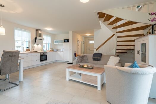 offener Wohn- Essbereich mit Küche