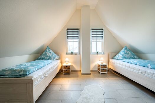 Schlafzimmer 2 mit zwei Einzelbetten