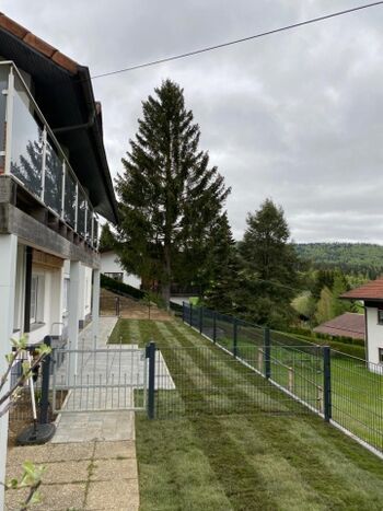 Eingezäunter Garten. Zaunhöhe 100cm