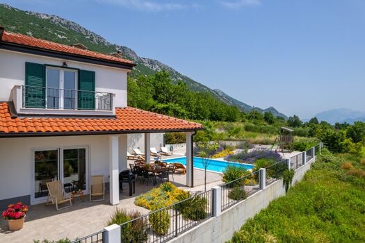 Villa Belina mit 4 Schlafzimmern mit eigenem Bad, Spielzimmer, privatem Pool, Sauna und Fitnessstudio