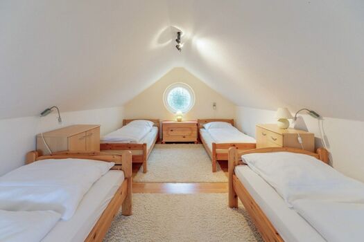 Heidehaus - Schlafzimmer im Obergeschoss mit 4 Einzelbetten ( 90x200 )