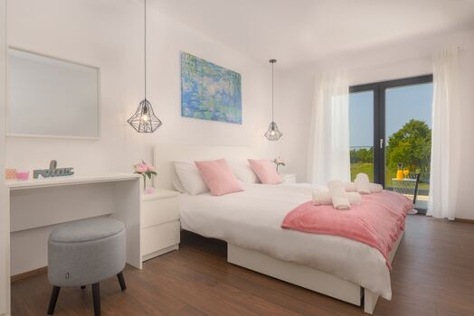 Schlafzimmer mit Doppelbett