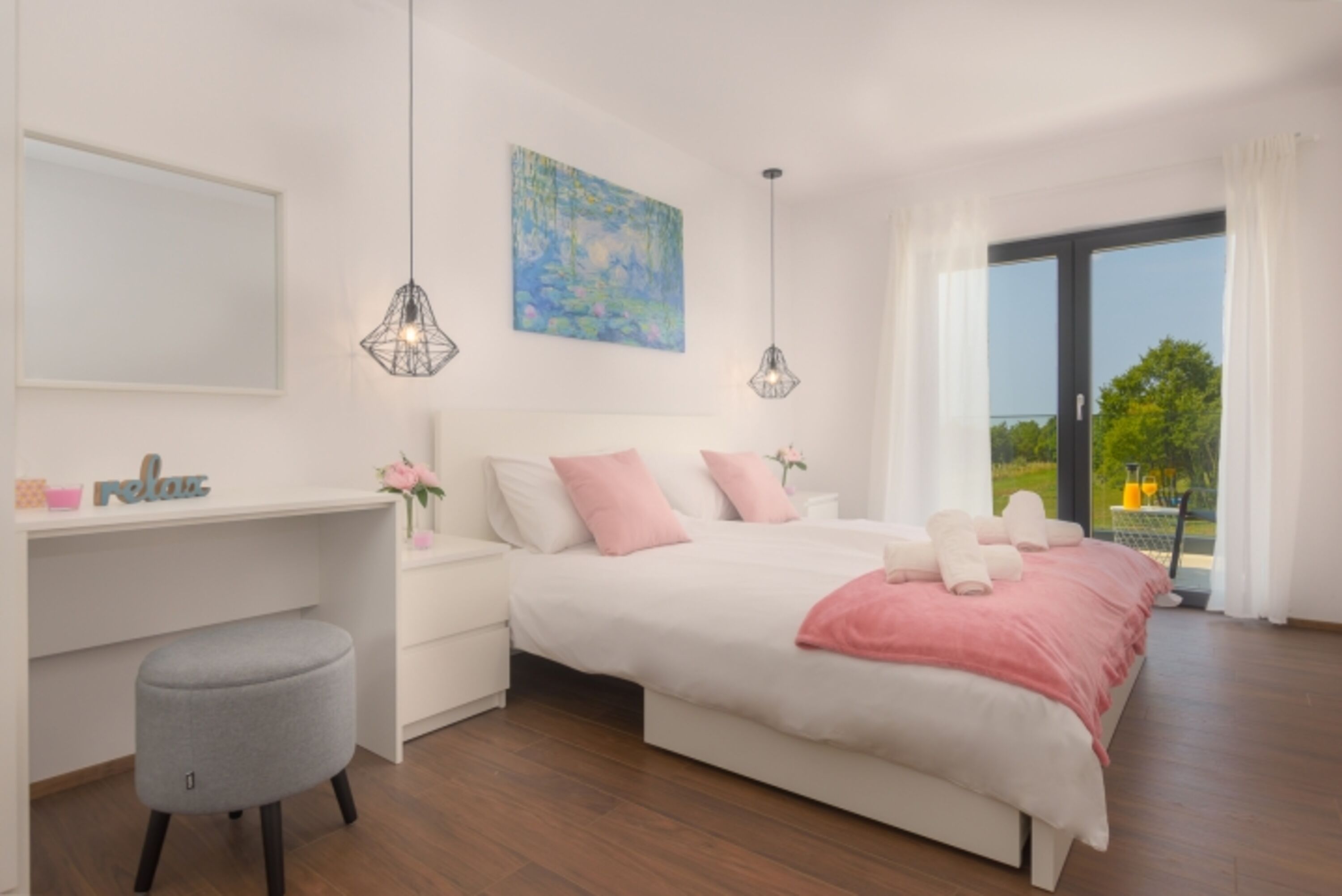 Schlafzimmer mit Doppelbett