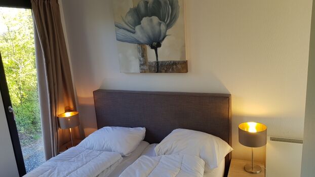 Schlafzimmer mit Doppelbett