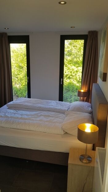 Schlafzimmer mit Doppelbett