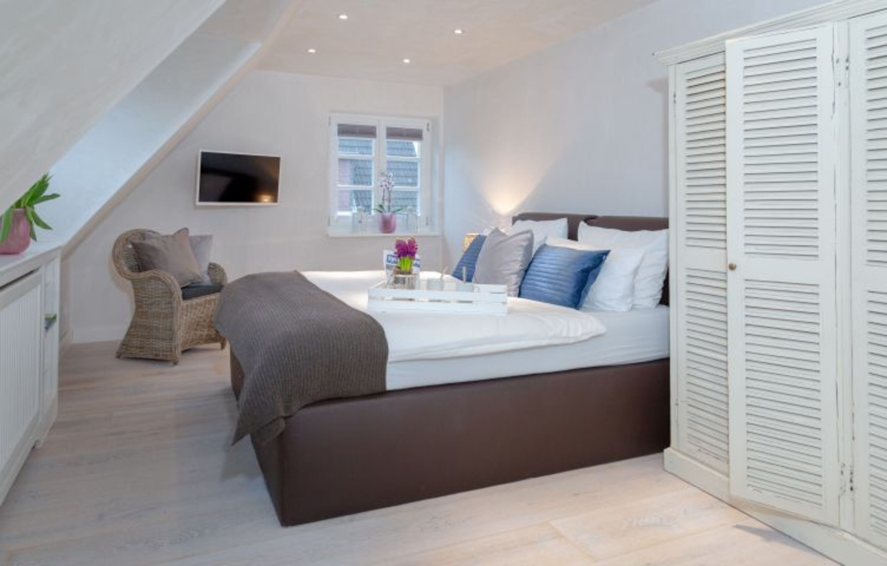 Schlafzimmer mit Doppelbett
