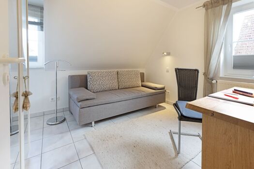 Büro mit Schlafcouch