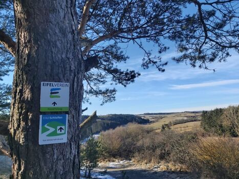 Der Wasserfallweg ist eine ganz besondere Adresse! Dieser Wanderweg ist nach dem Dreimühlen-Wasserfall benannt. Sie besichtigen viele Flüsse, zahlreiche Bäche, namhafte Kapellen, spektakuläre Aussichten und geschichtsträchtige Burgruinen. Facettenreicher 