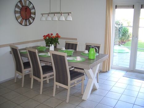 Essbereich mit dem Ausgang  zum Garten