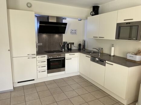 Viel Platz in der Küche  90er Dunsthaube