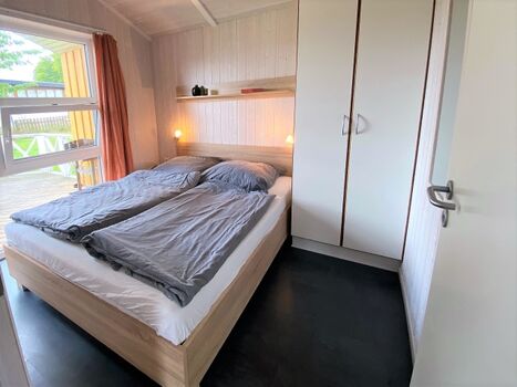 Schlafzimmer mit Doppelbett