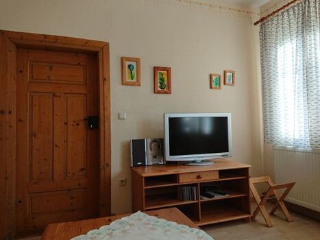 Wohnzimmer mit TV / Radio / Player