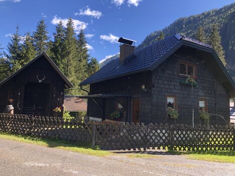Almhaus mit Hundeherz 