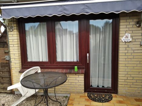 Außenansicht mit Terrasse