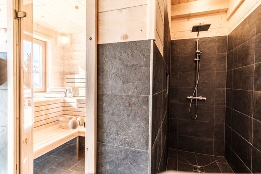 Dusche bei der Sauna