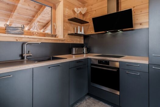 Küche mit Induktion, Ofen, Mikro, Abzugshaube...