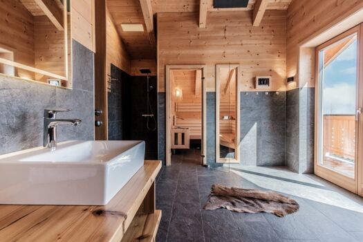 Wellnessbadezimmer mit Sauna