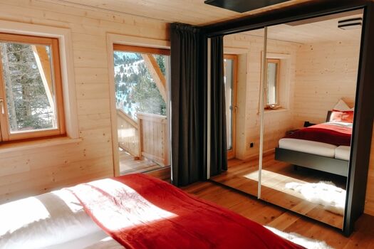 Schlafzimmer Gartengeschoss mit Zugang in den Garten