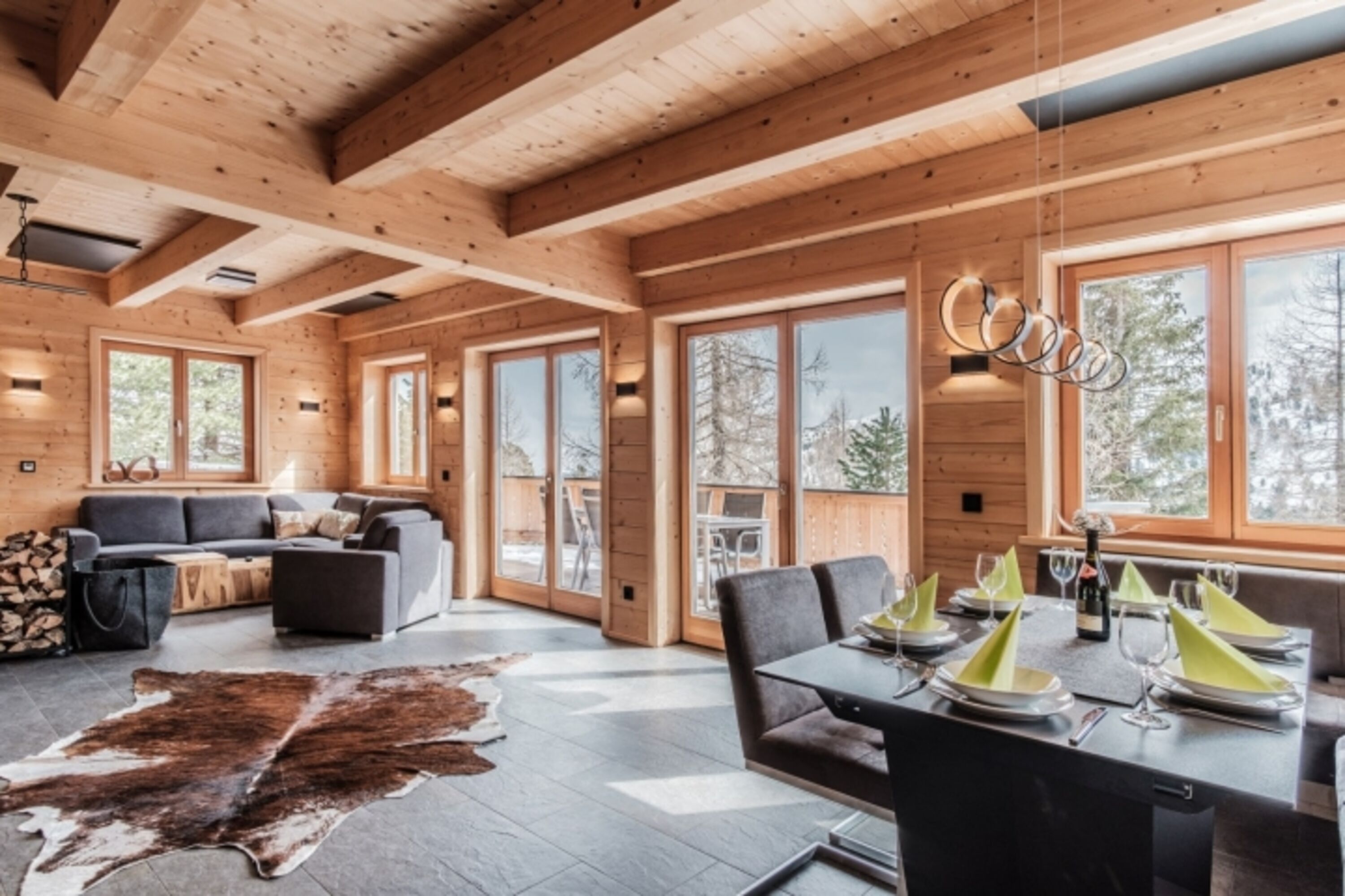 Wohnzimmer mit Essbereich