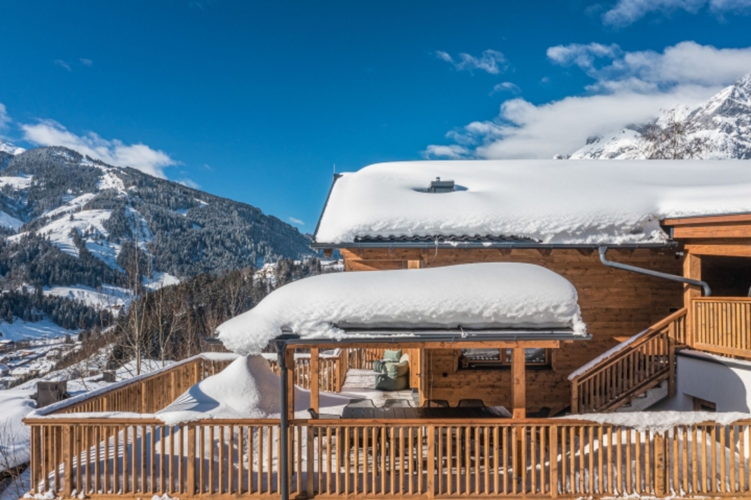 Ostseite des Chalets