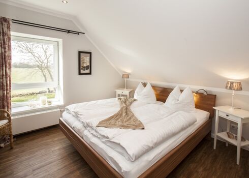 Schlafzimmer mit Doppelbett