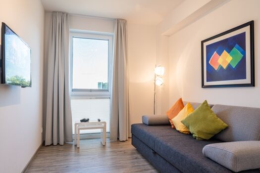 Gästezimmer mit Luxus-Schlafcouch und TV