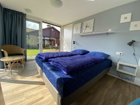 Schlafzimmer mit Doppelbett