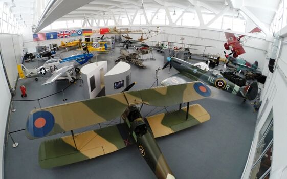 Flugzeugmuseum in unmittelbarer Nähe