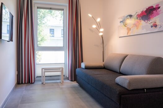 Gästezimmer mit Luxus-Schlafcouch und TV