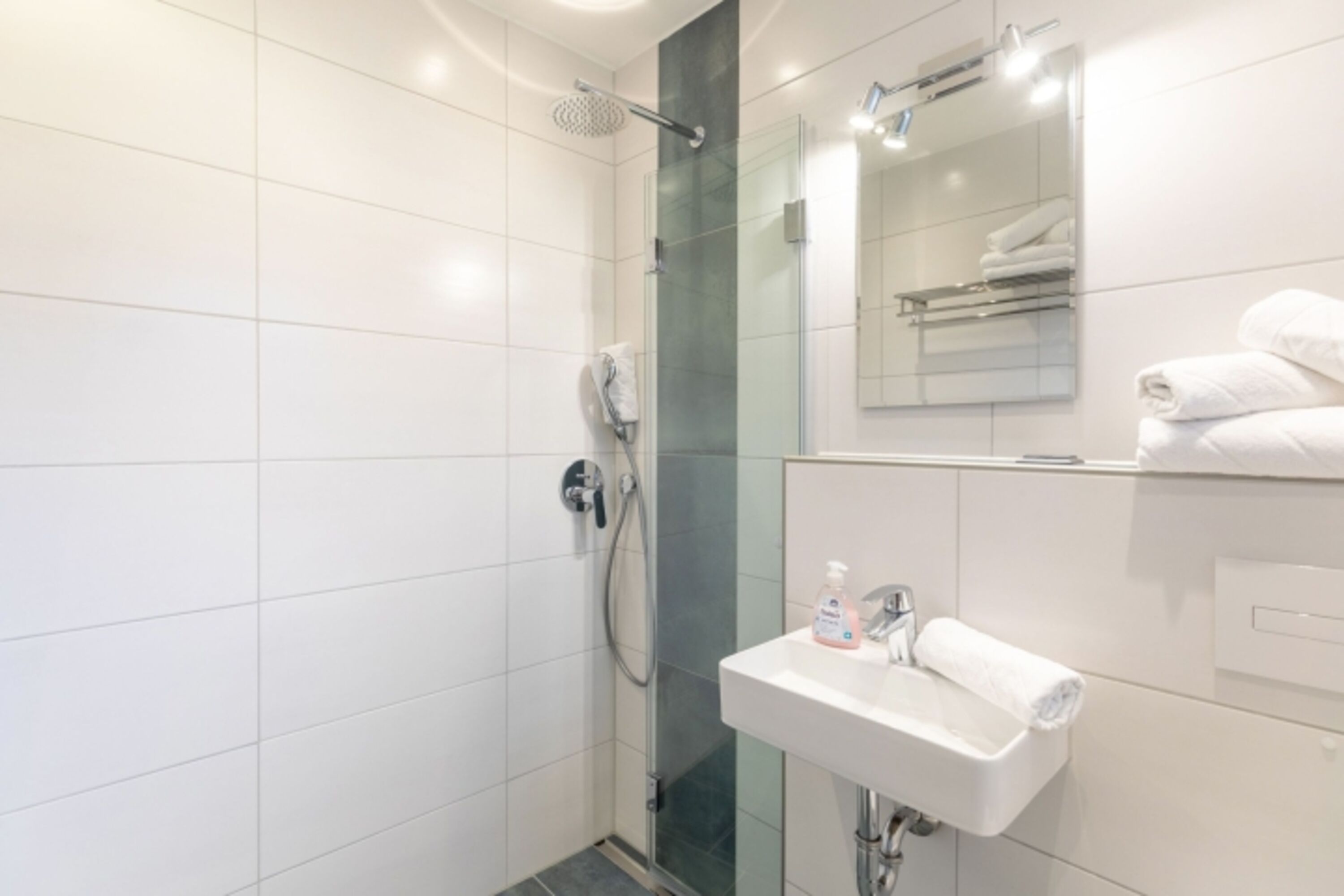 Biike - Kleines modernes Badezimmer