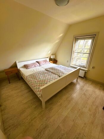 Schlafzimmer OG links