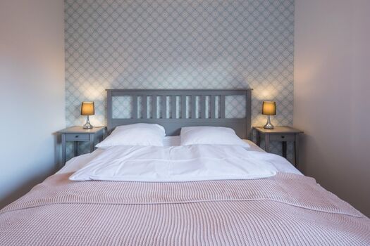 Wattläufer - Zweites Schlafzimmer mit großem Doppelbett (180x200 )