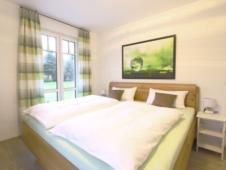 Schlafzimmer mit Doppelbett