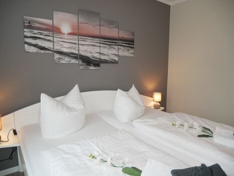 Schlafzimmer mit Doppelbett