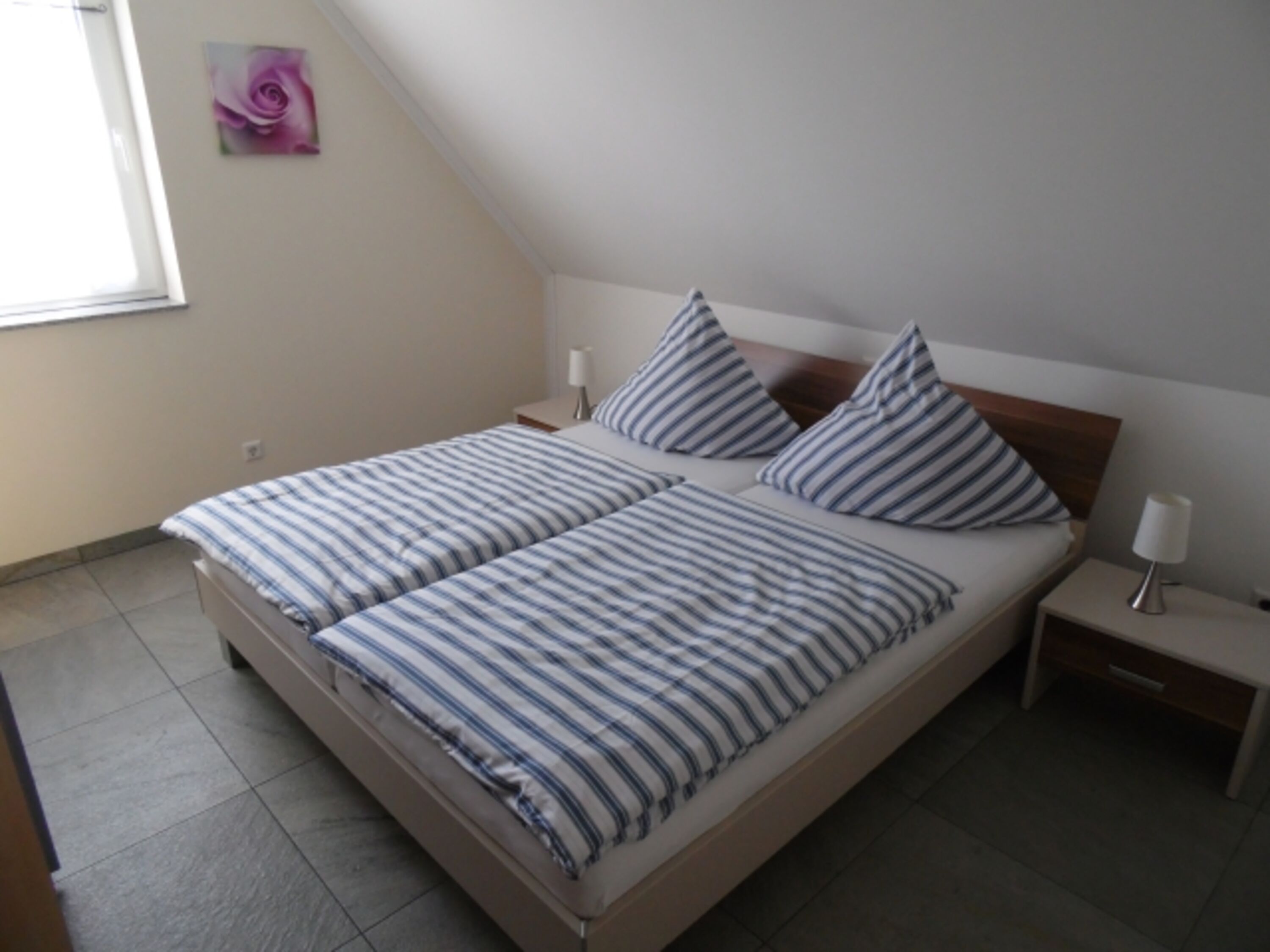 Schlafzimmer mit Doppelbett