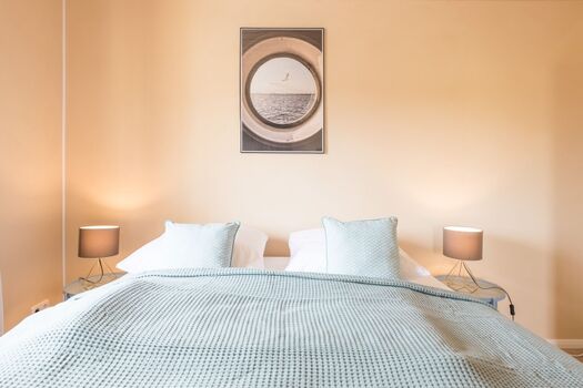 Lillebror - Kleines Schlafzimmer mit großem Doppelbett  ( 180x200 )