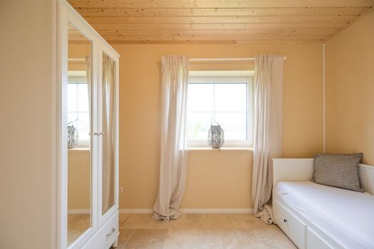 Lillebror - Schlafzimmer mit ausziehbarem Kojenbett