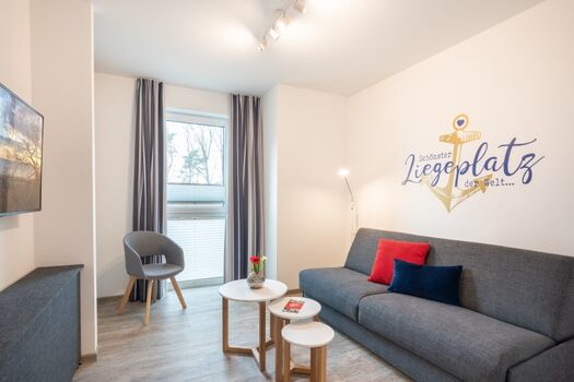 Gästezimmer mit Luxus-Schlafcouch und TV