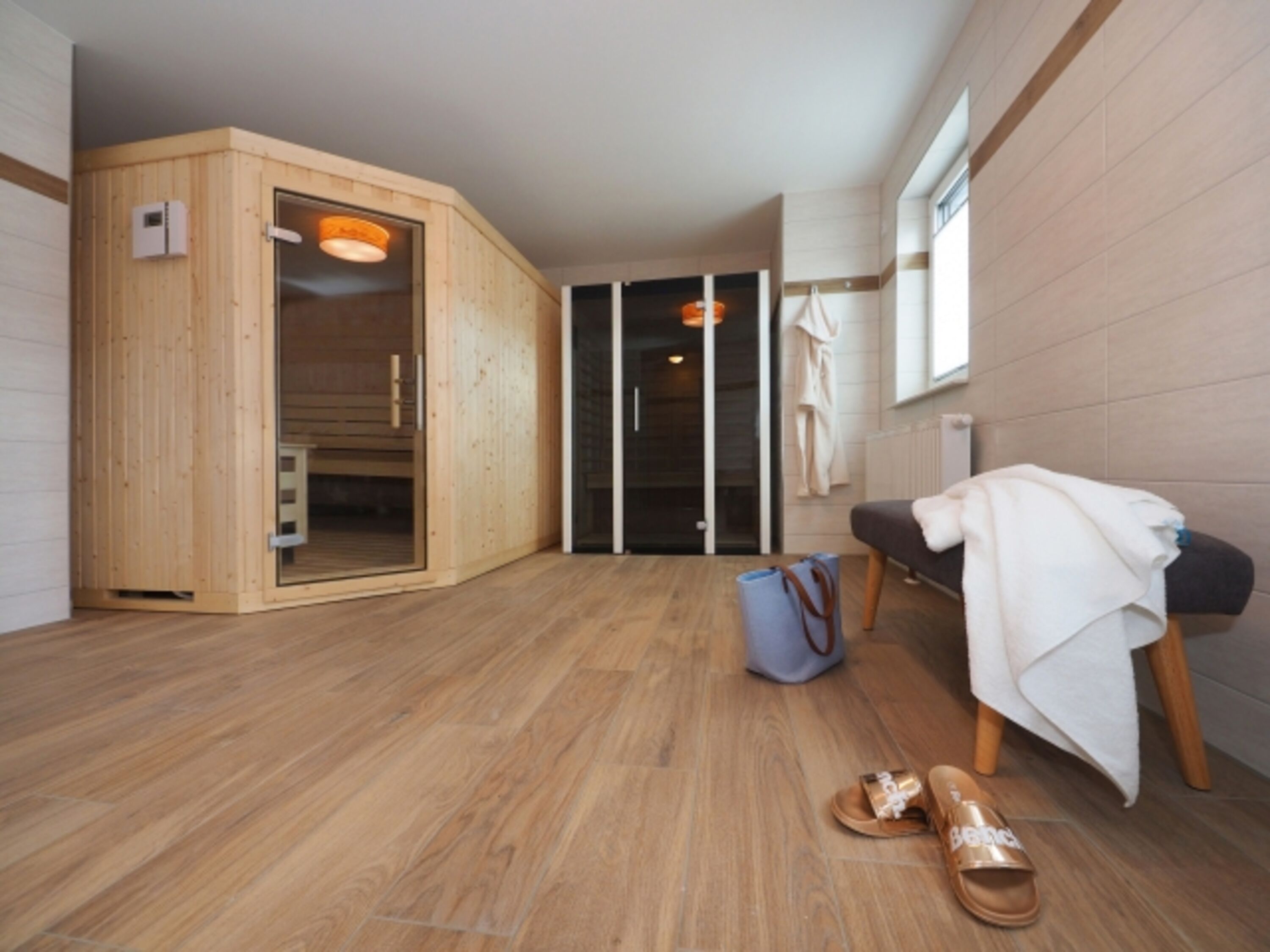 Sauna und Infrarotkabine im Souterrain