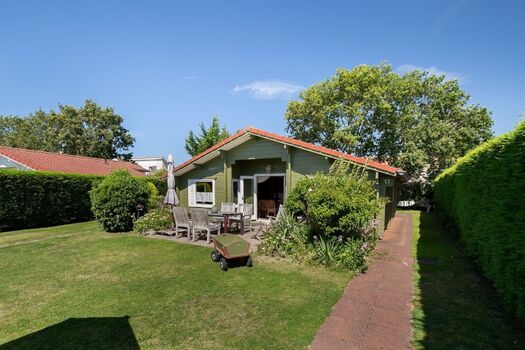 Der große, eingezäunte Garten mit Hot Tub