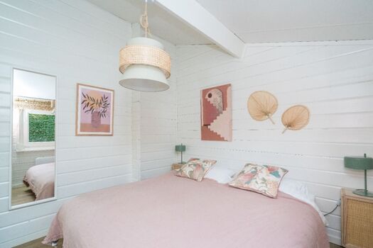 Schlafzimmer 1 mit 2 Luxus Einzel Boxspringbetten