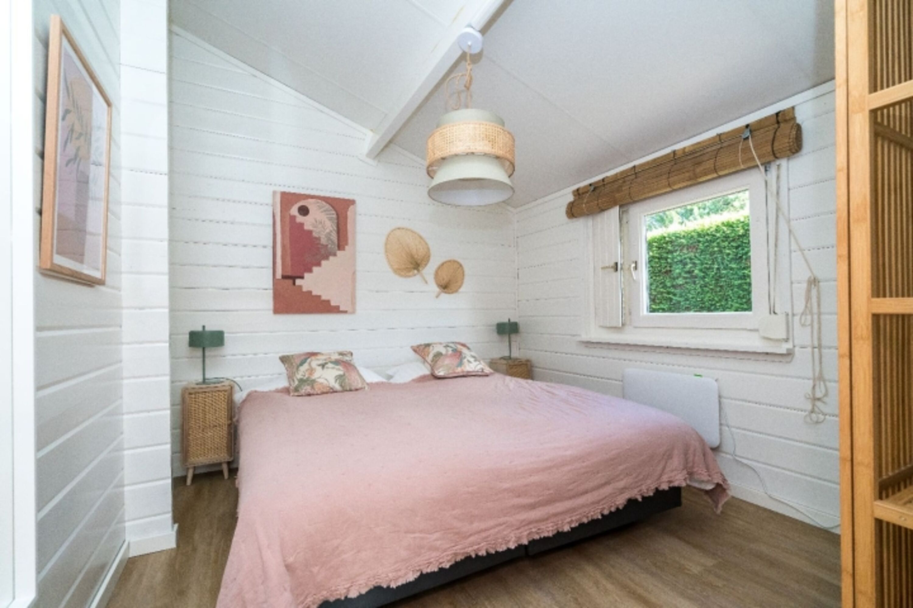 Schlafzimmer 1 mit 2 Luxus Einzel Boxspringbetten