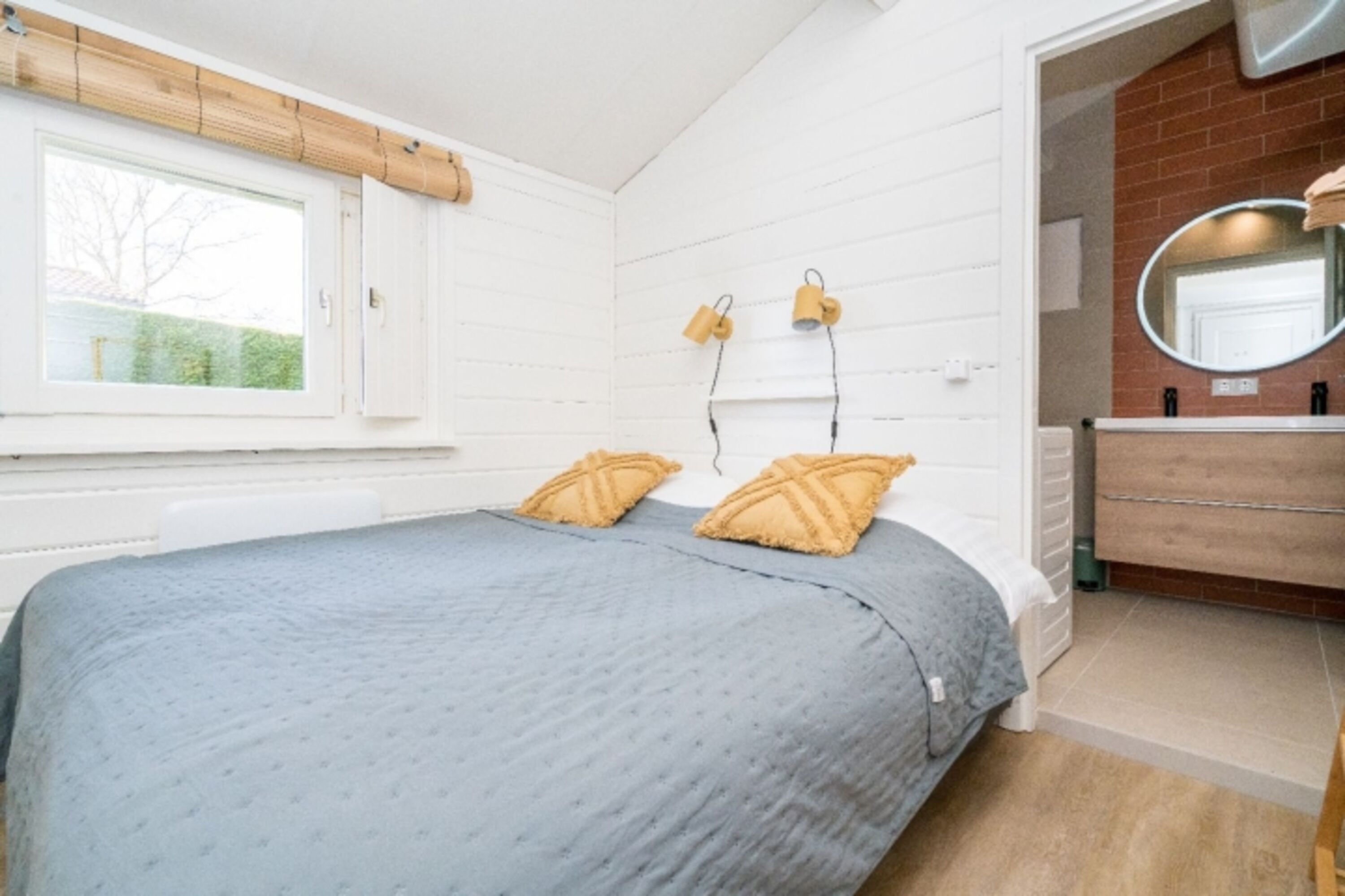 Schlafzimmer 2 mit 2 Luxus Einzel Boxspringbetten