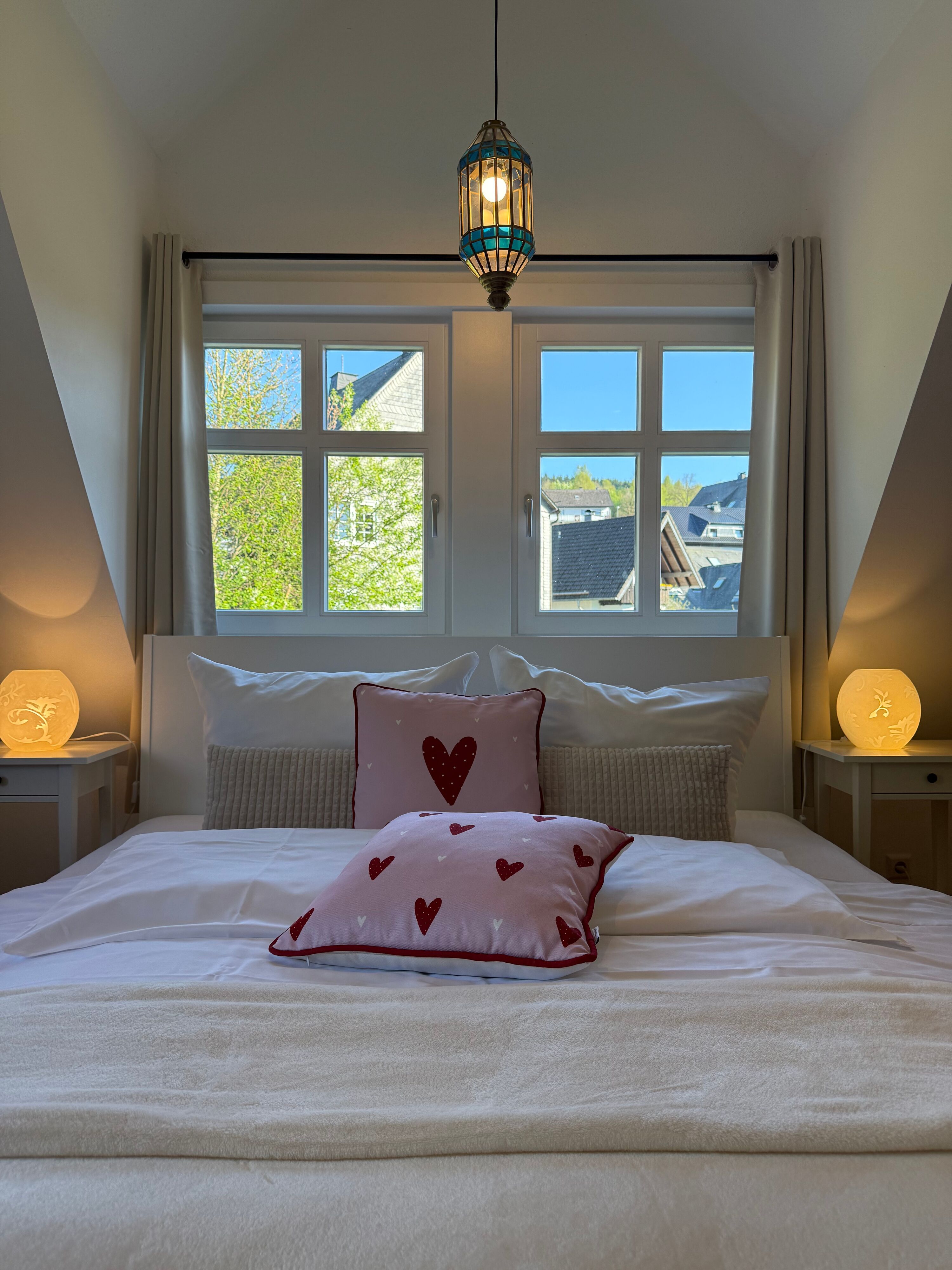 Schlafzimmer mit Zugang zur Terrasse