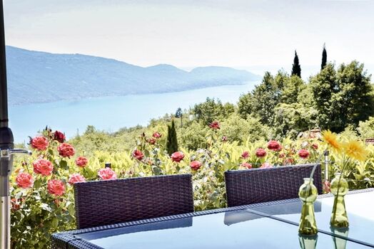 Herrlicher Blik auf den Gardasee von der Terrasse aus